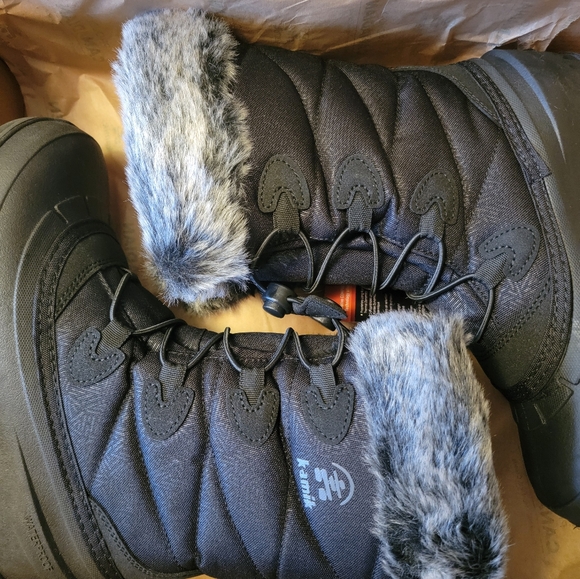 Kamik Women's Momentum 3 Snow Boot - size 7, black - Picture 1 of 3